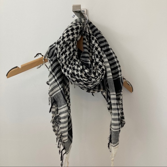 Classic black and white Hipster Check Scarf - Picture 7 of 8